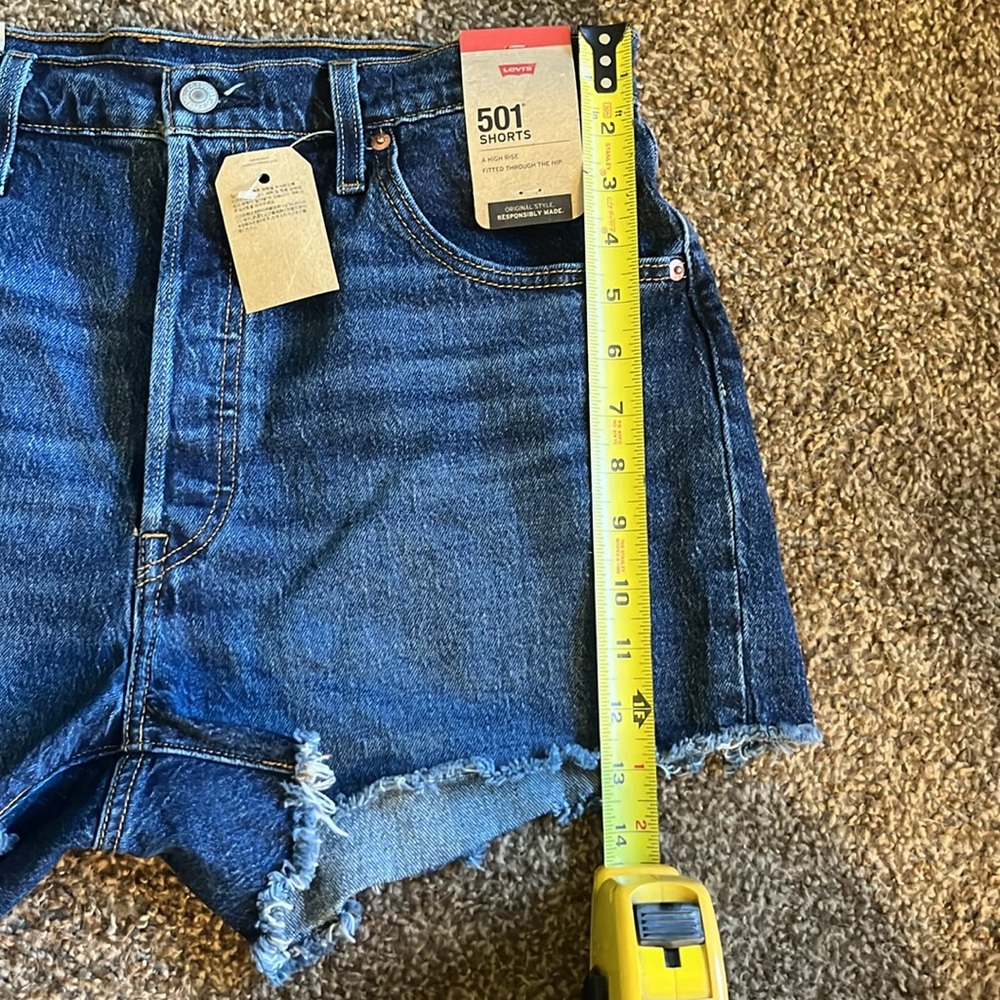 Levi’s 501 Shorts - Picture 10 of 16